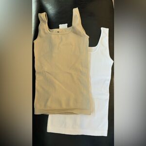 Bundle of 2 shape wear tanks. M/L